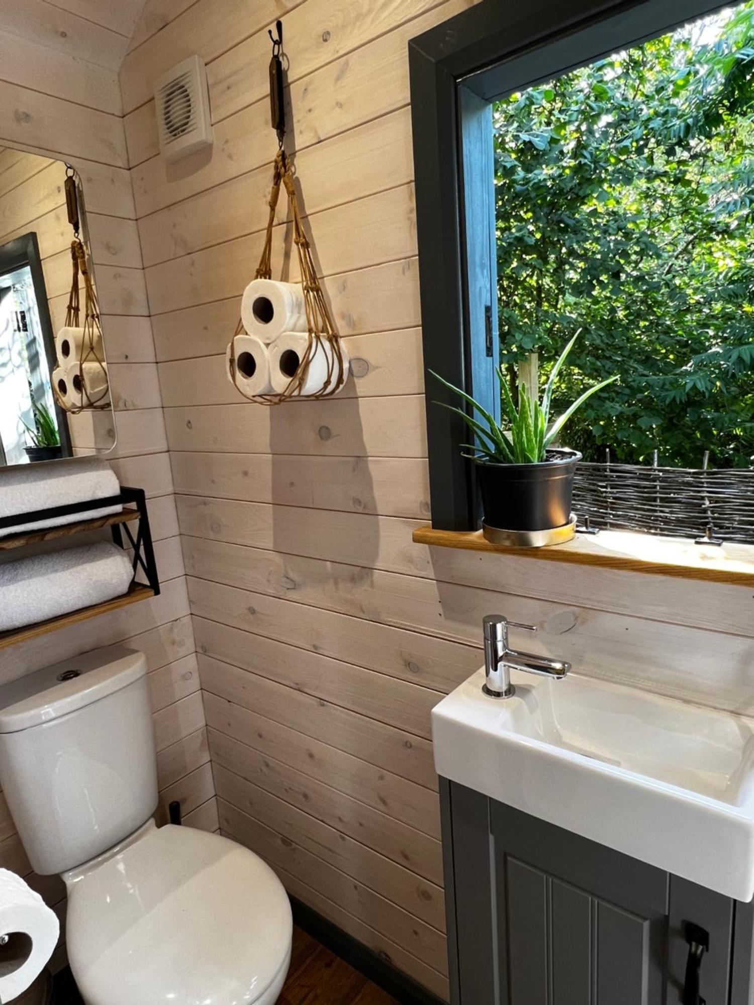 Mountain View Shepherd'S Hut For 2 Adults, 1 Dog Villa Llangoed Exteriör bild