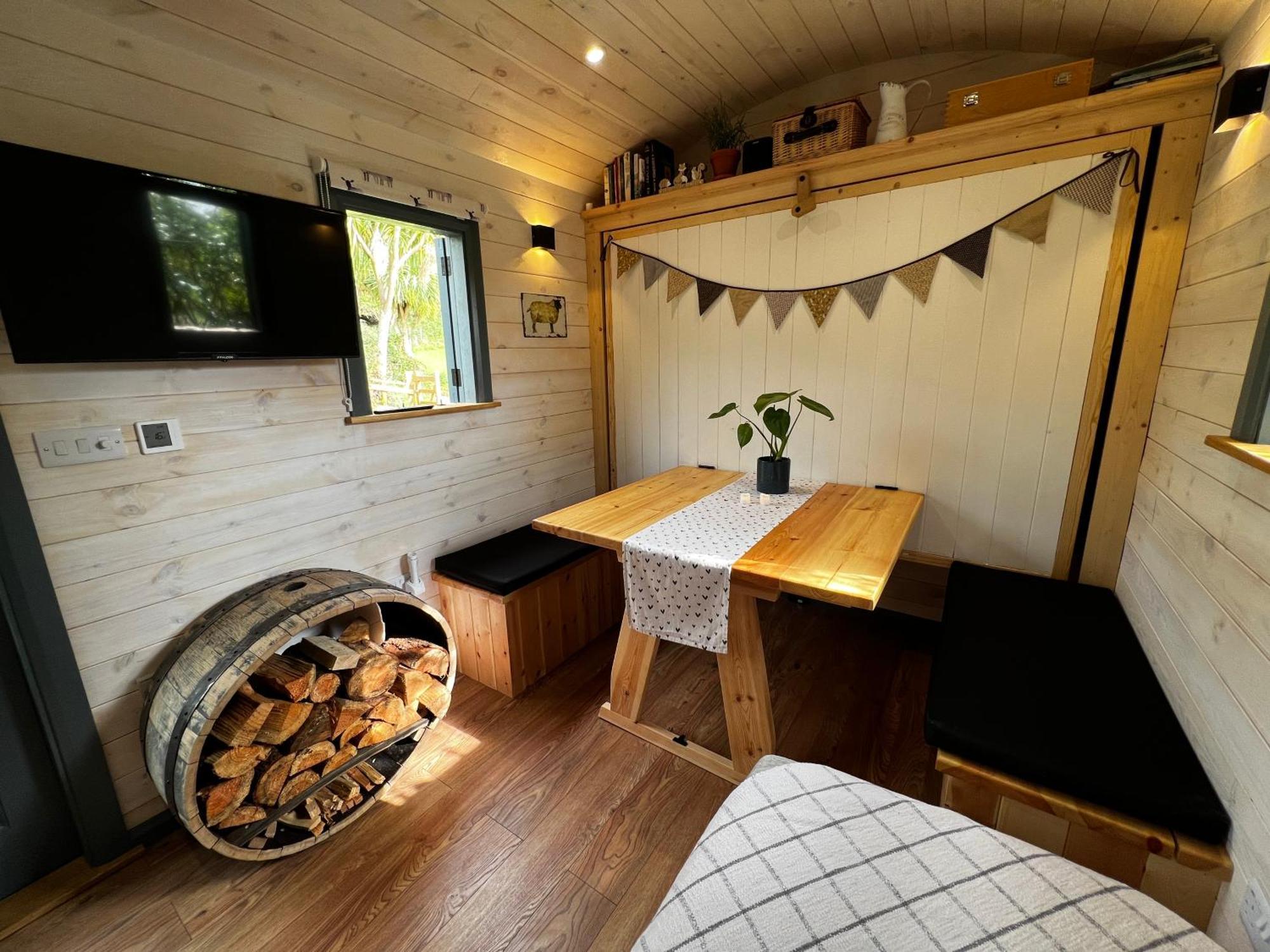 Mountain View Shepherd'S Hut For 2 Adults, 1 Dog Villa Llangoed Exteriör bild